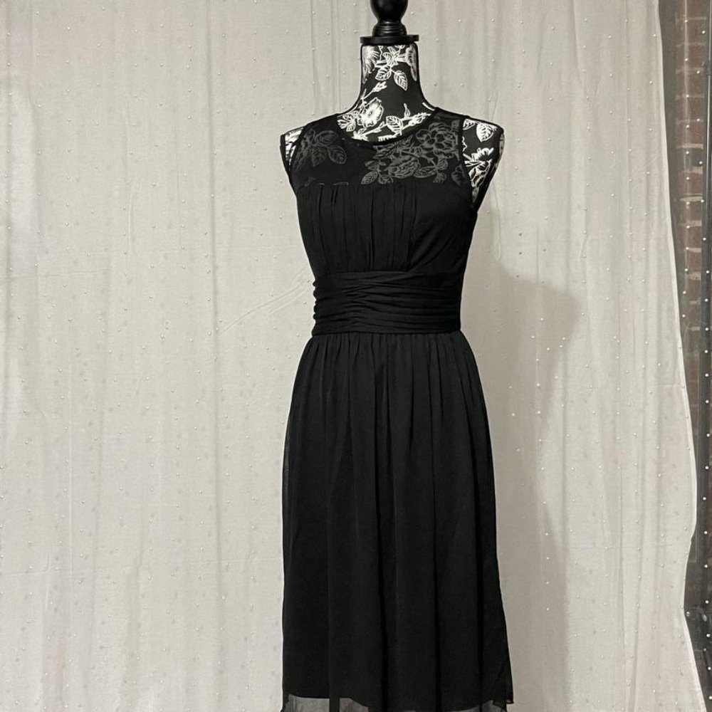 BLACK SLEEVELESS FIT AND FLARE DRESS